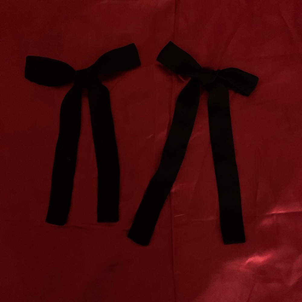 Cute black bows to accessorize your hair and bag!🎀❤️